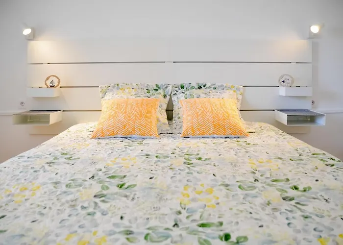 Sol Amarillo Коральео